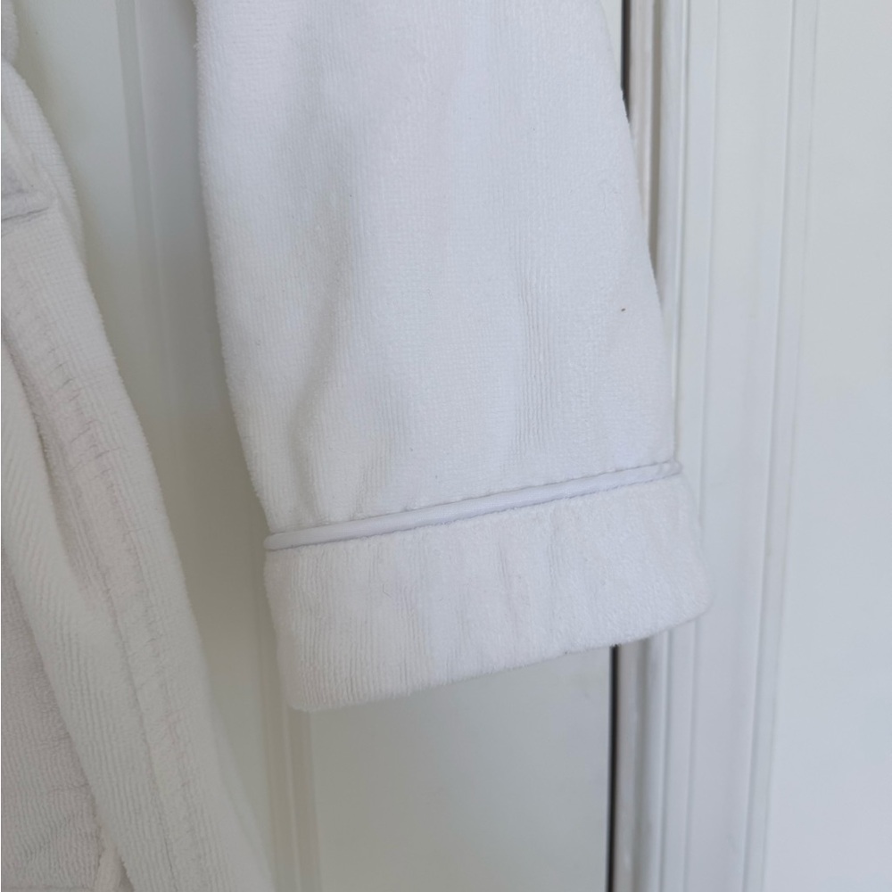 H by Frette Shawl Collar White Terrycloth Bathrobe with Piping - M - Picture 5 of 5